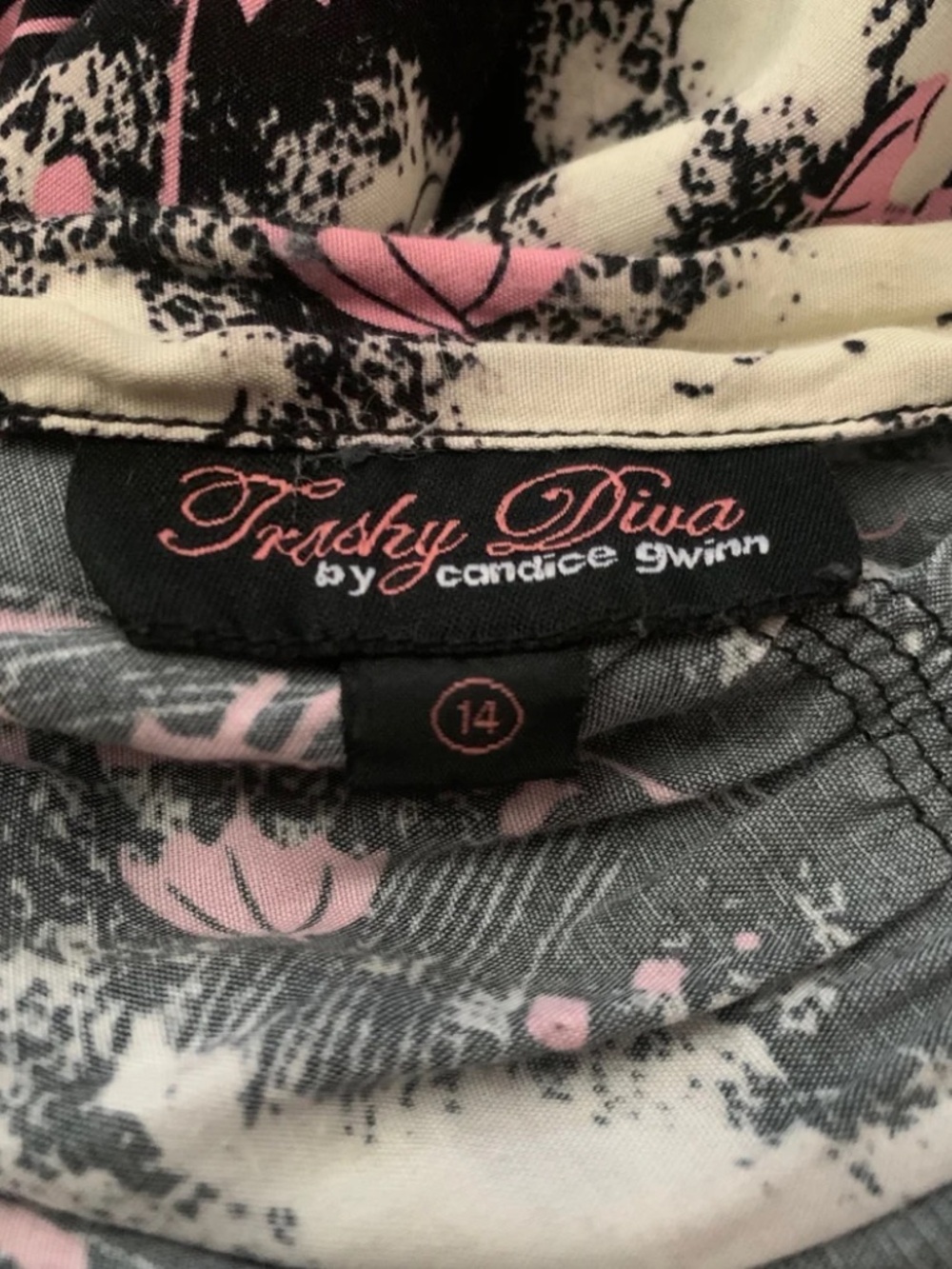 Trashy diva deep cut hurricane print dress
sz 14 as-is - Picture 7 of 7